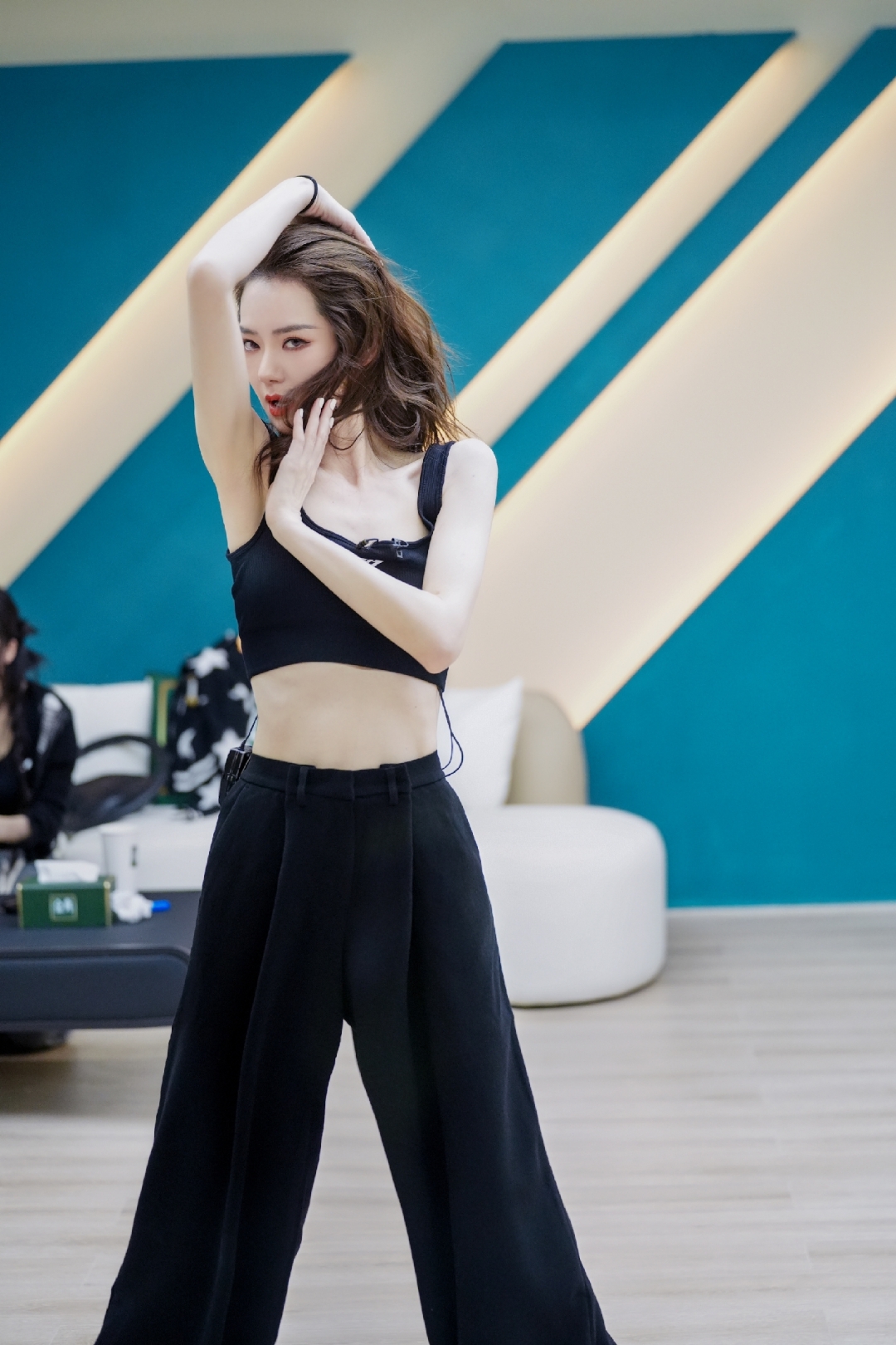 戚薇这身材虽然看似不够饱满,但仍然让人心动不已!