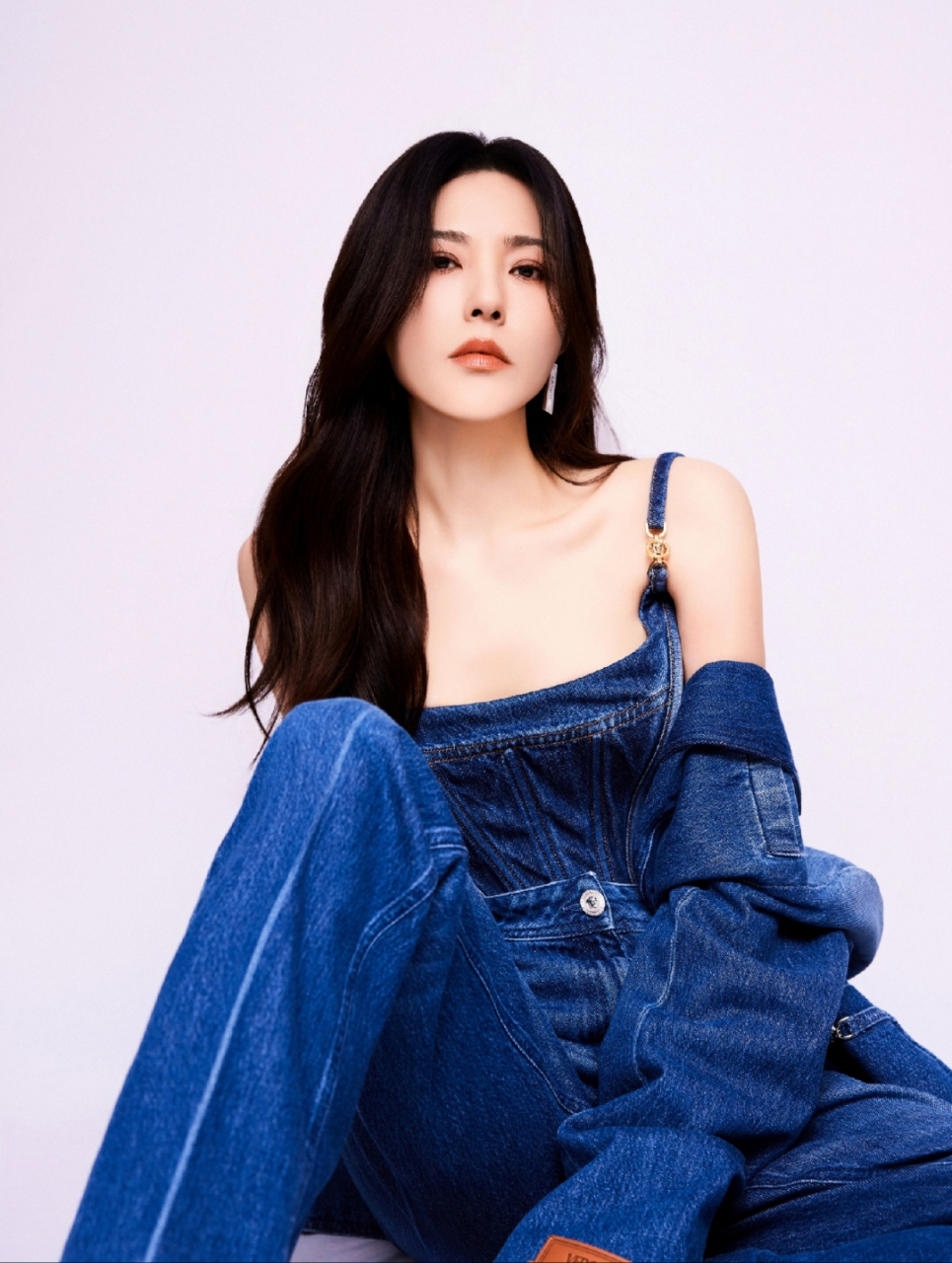 曾黎牛仔吊带内衣写真,这身材太性感了,满满的女人味!