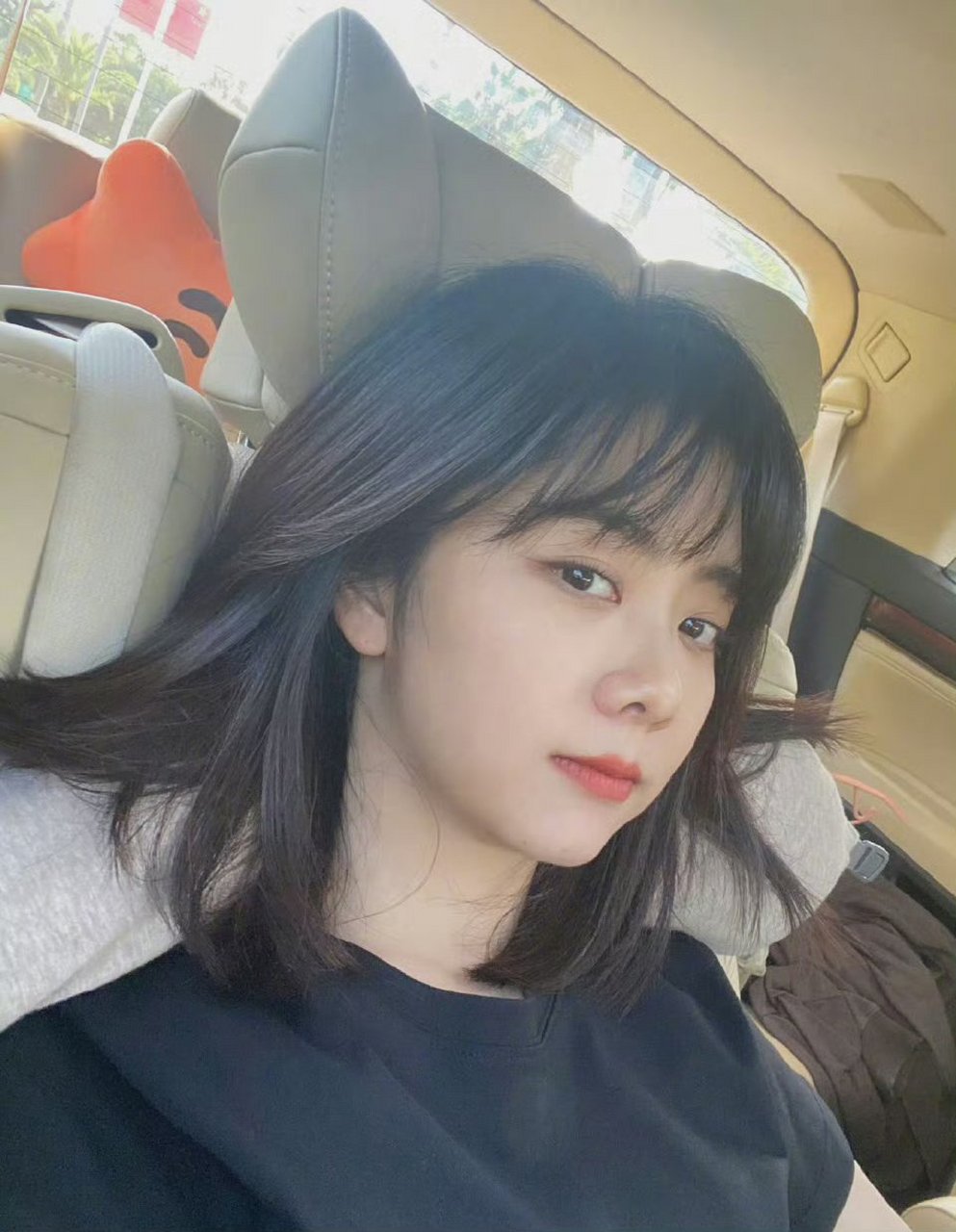 谭松韵自拍俏皮美照,像不像你甜美可爱的女友?#2024我想说