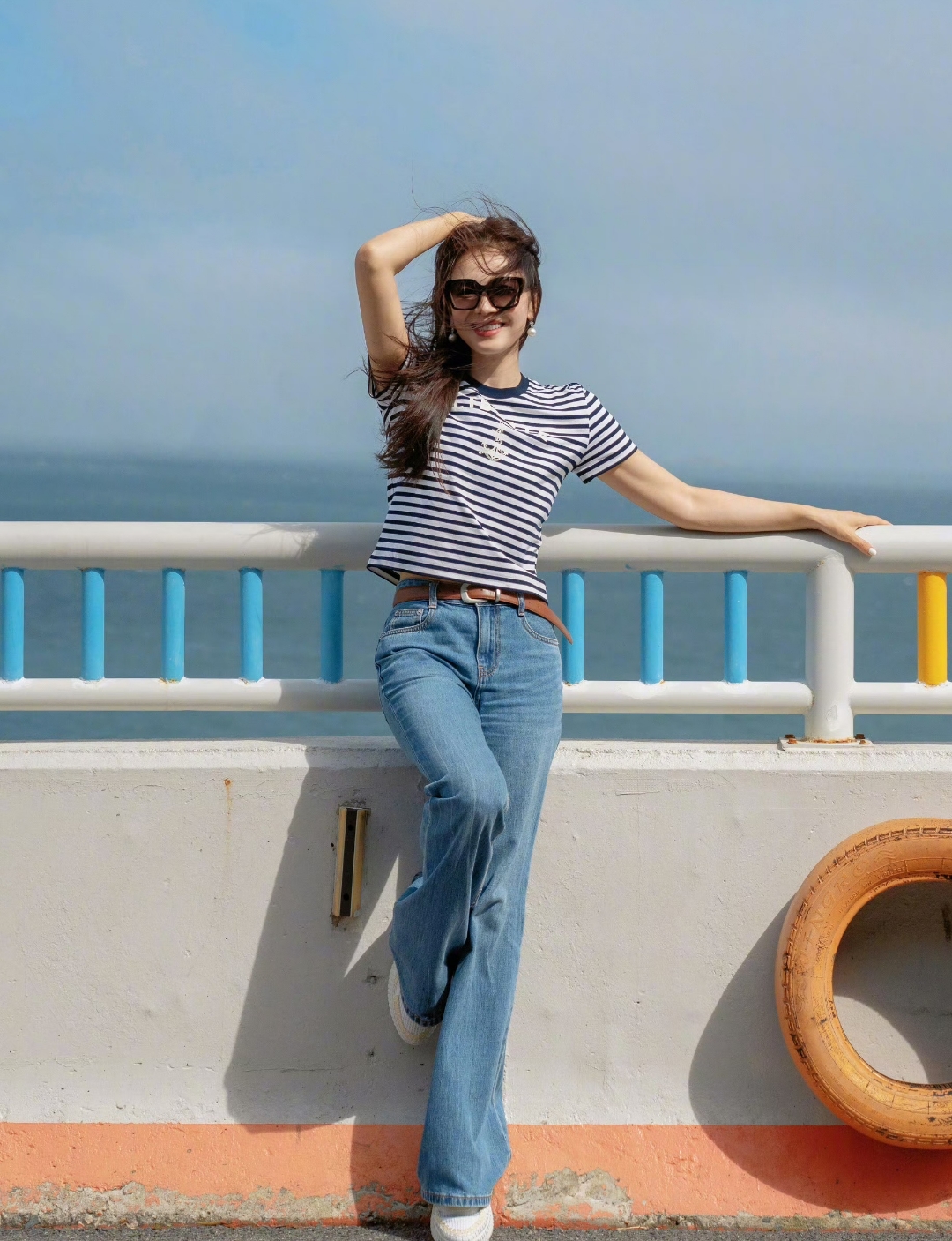 刘涛牛仔裤穿搭好迷人呀,成熟女性的韵味十足,让人心动不已!