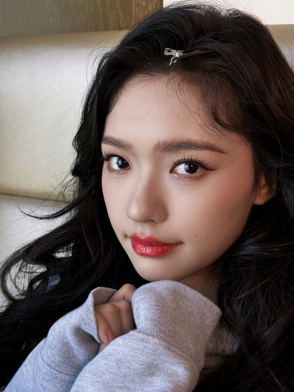 林允性感小红唇自拍照,越看越让人着迷,内心躁动难耐!