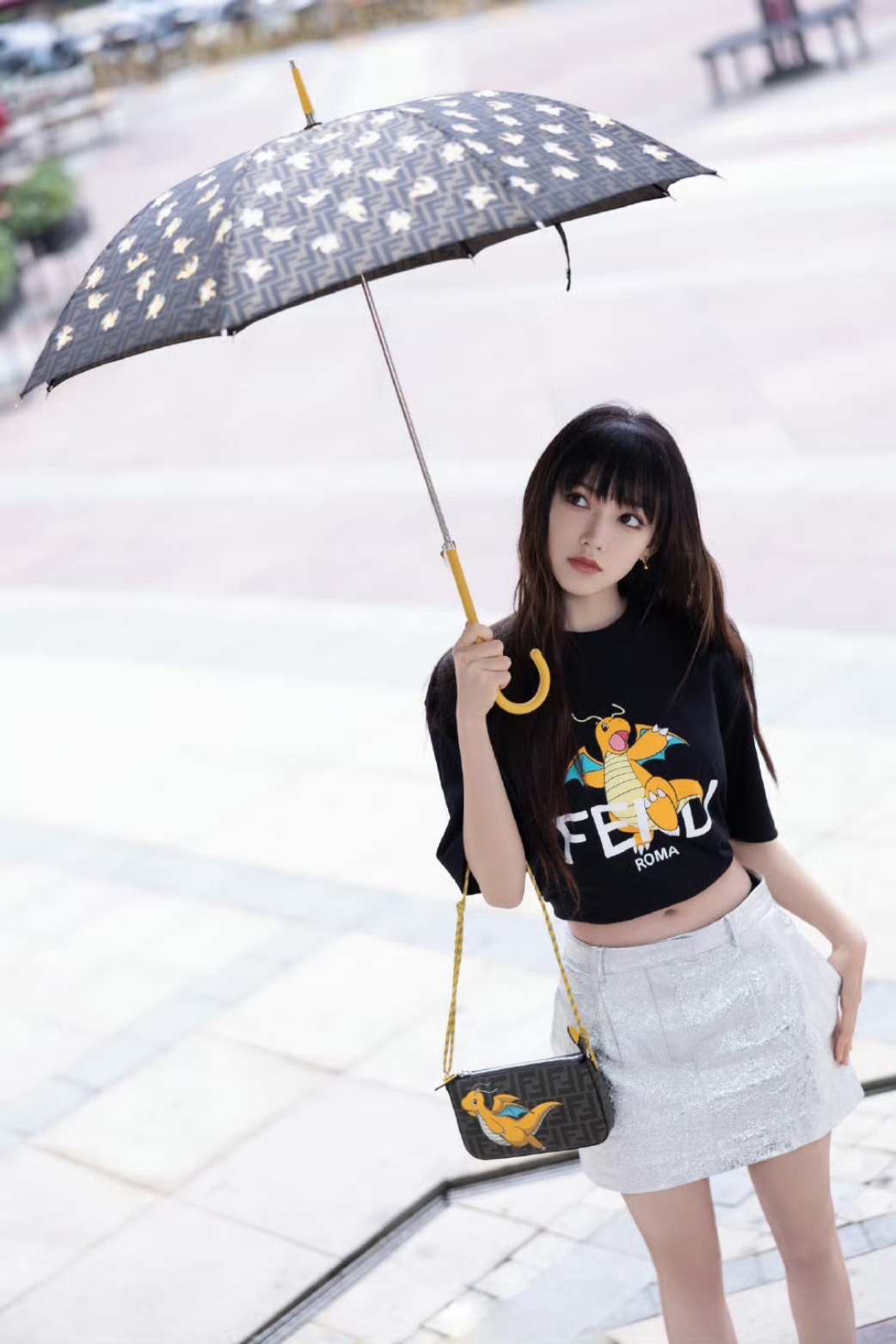 程潇白色短裙秀白皙美腿,怎么感觉程潇瘦了呢?与奶潇的称呼不搭了!