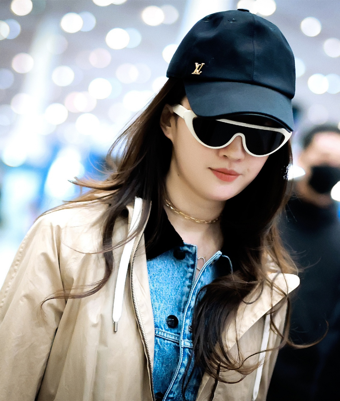 刘亦菲牛仔衣机场美照,身姿超美,突然感觉以前的神仙姐姐回来了!