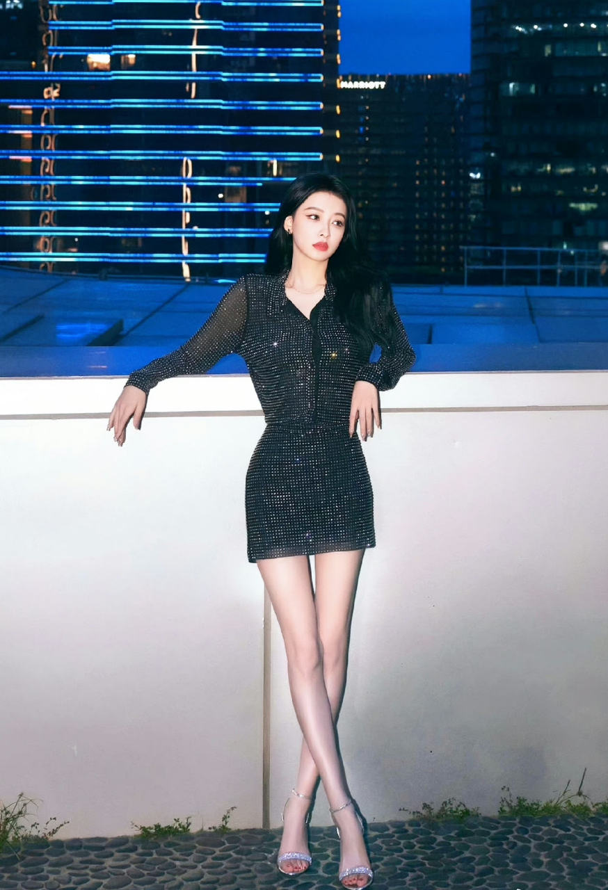 孙怡大长腿配上这颜值不迷人吗?就问董子健后不后悔