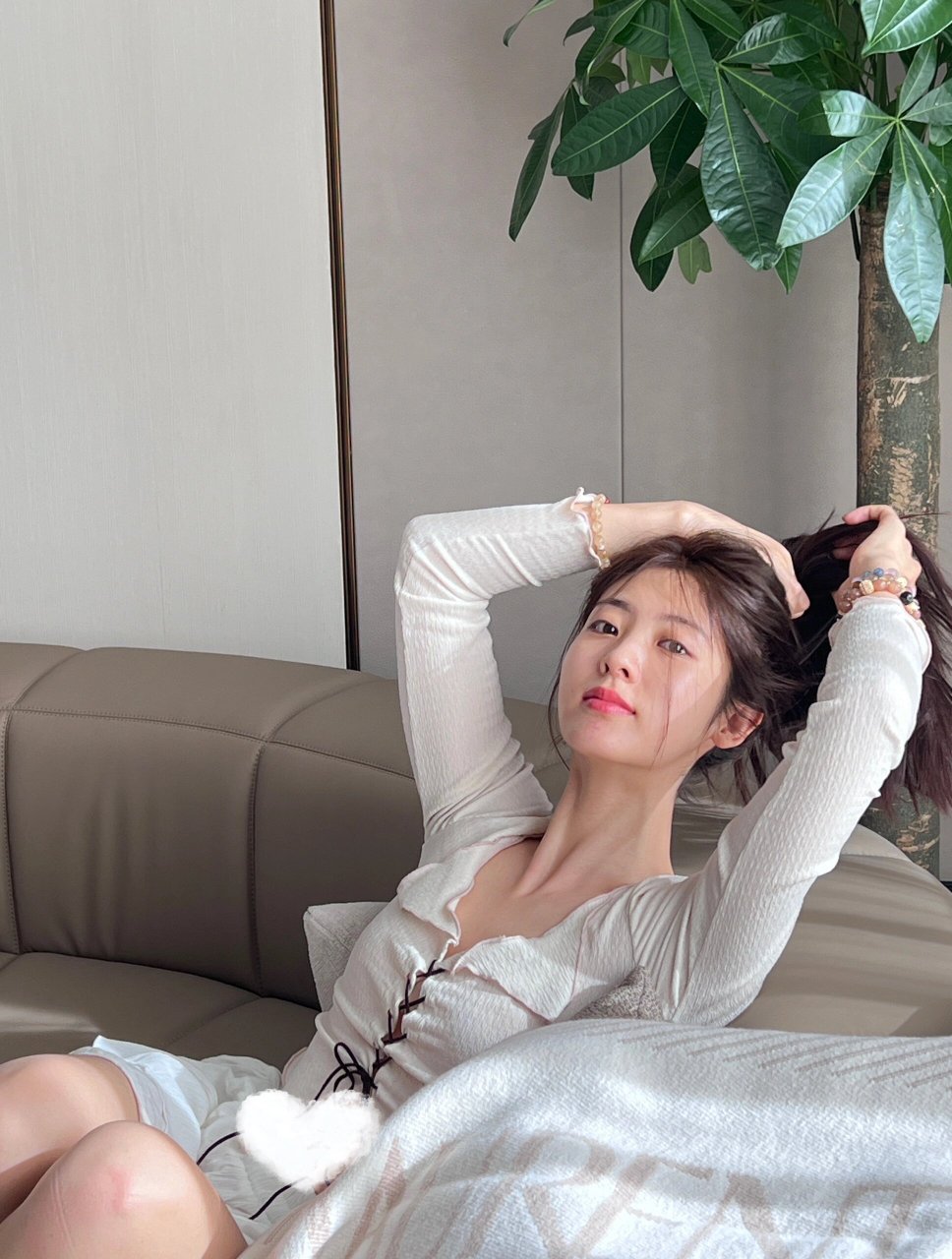 刑菲美腿玉足写真,又白又嫩好诱人,这就是清纯女神呀!