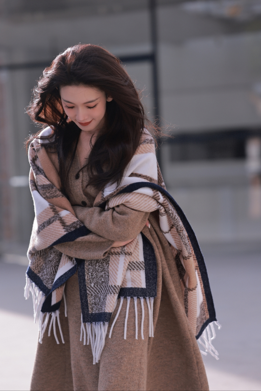 好喜欢陈瑶这气质,俊俏颜值美丽动人,越看越迷人!