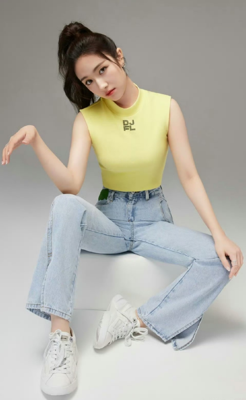 李兰迪这牛仔裤穿的太美了,绝对是所有男生心中最爱!#2024我想说