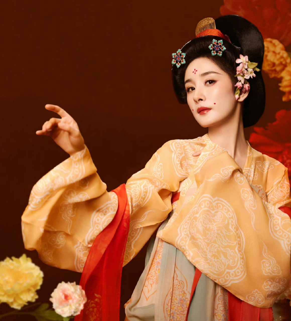 杨幂这是穿的日本和服吗?妆扮好像日本女人啊!