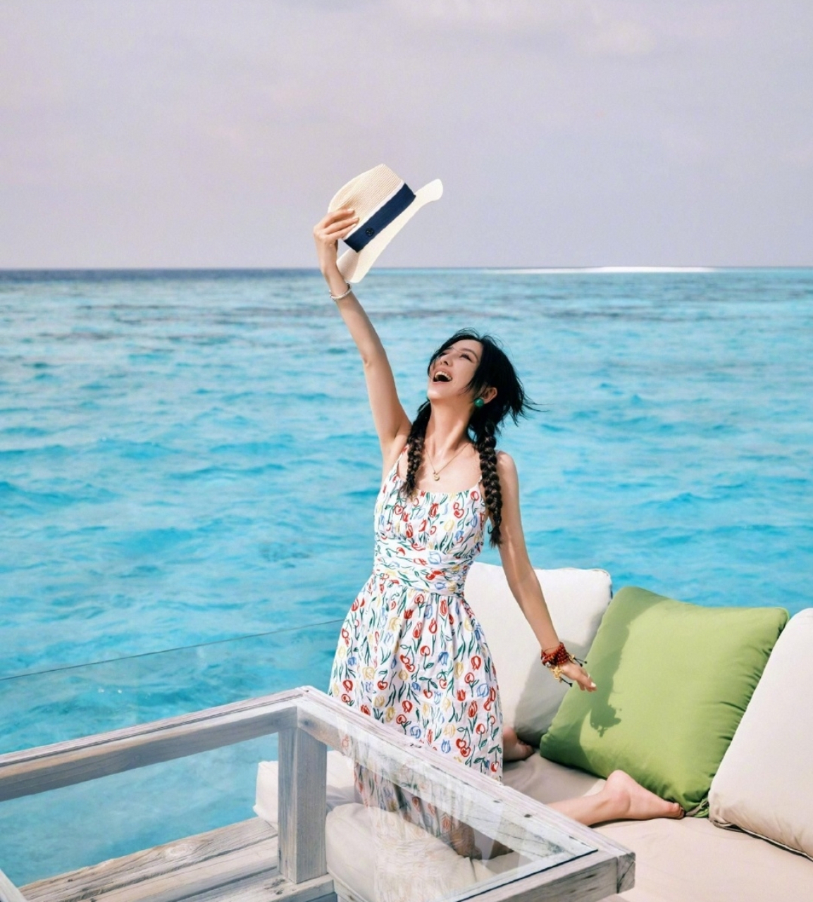 佟丽娅双马尾碎花裙写真,青春靓丽俏皮可爱,美的不可方物!