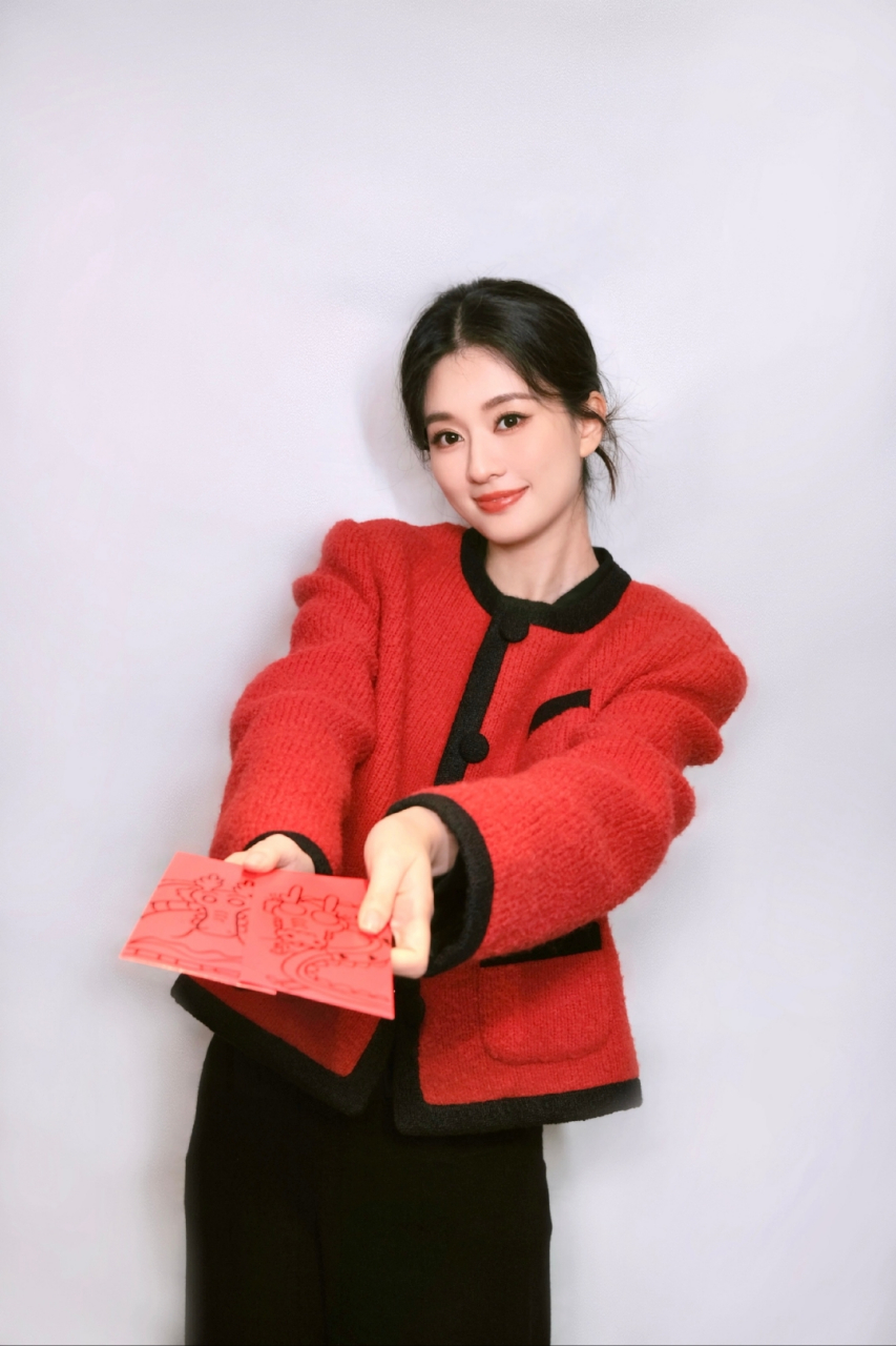 乔欣可爱表情拜年大赏,越看越让人心动不已,太美了!