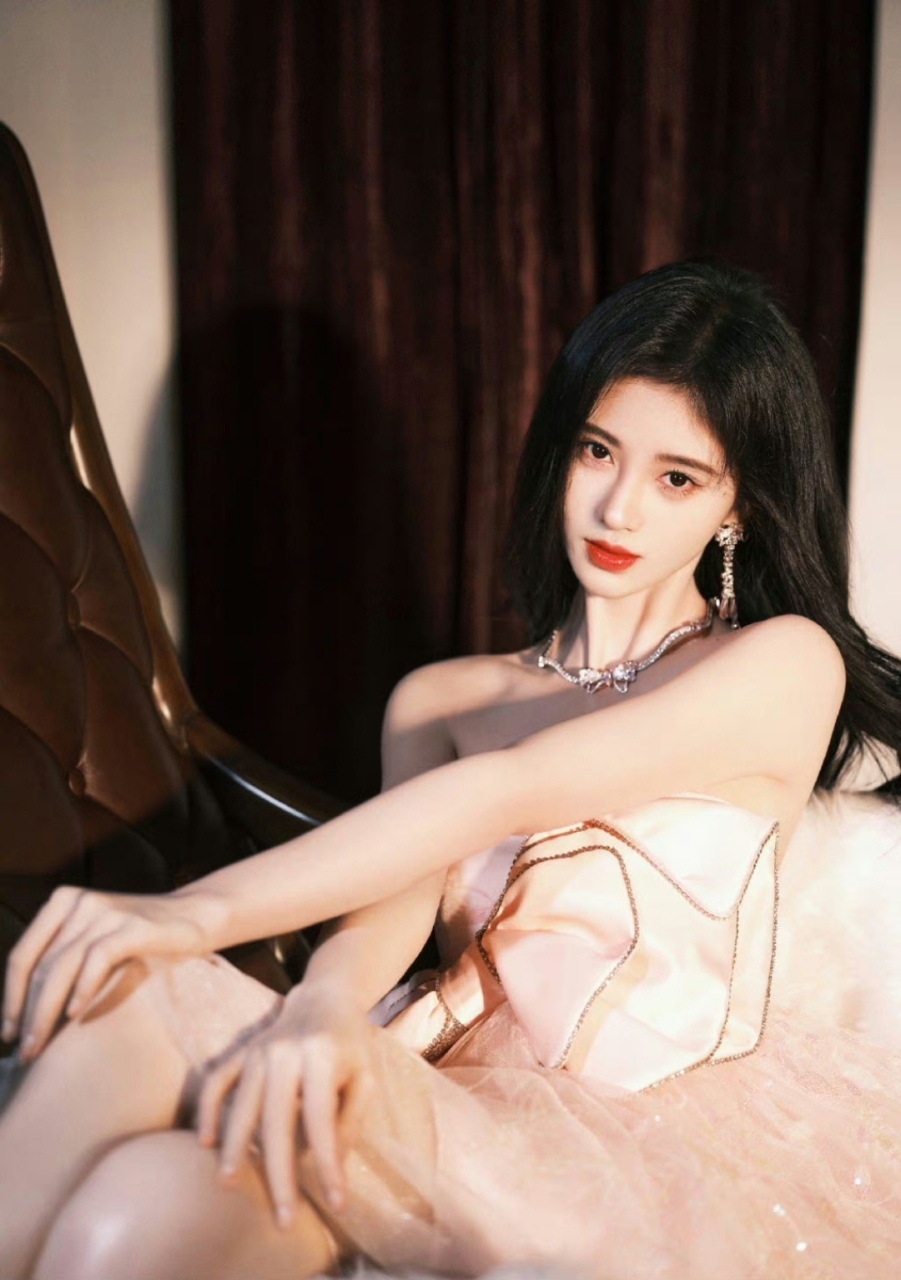 每次看鞠婧祎都会有一种令人惊艳的美,而且仅此一家别无分号!