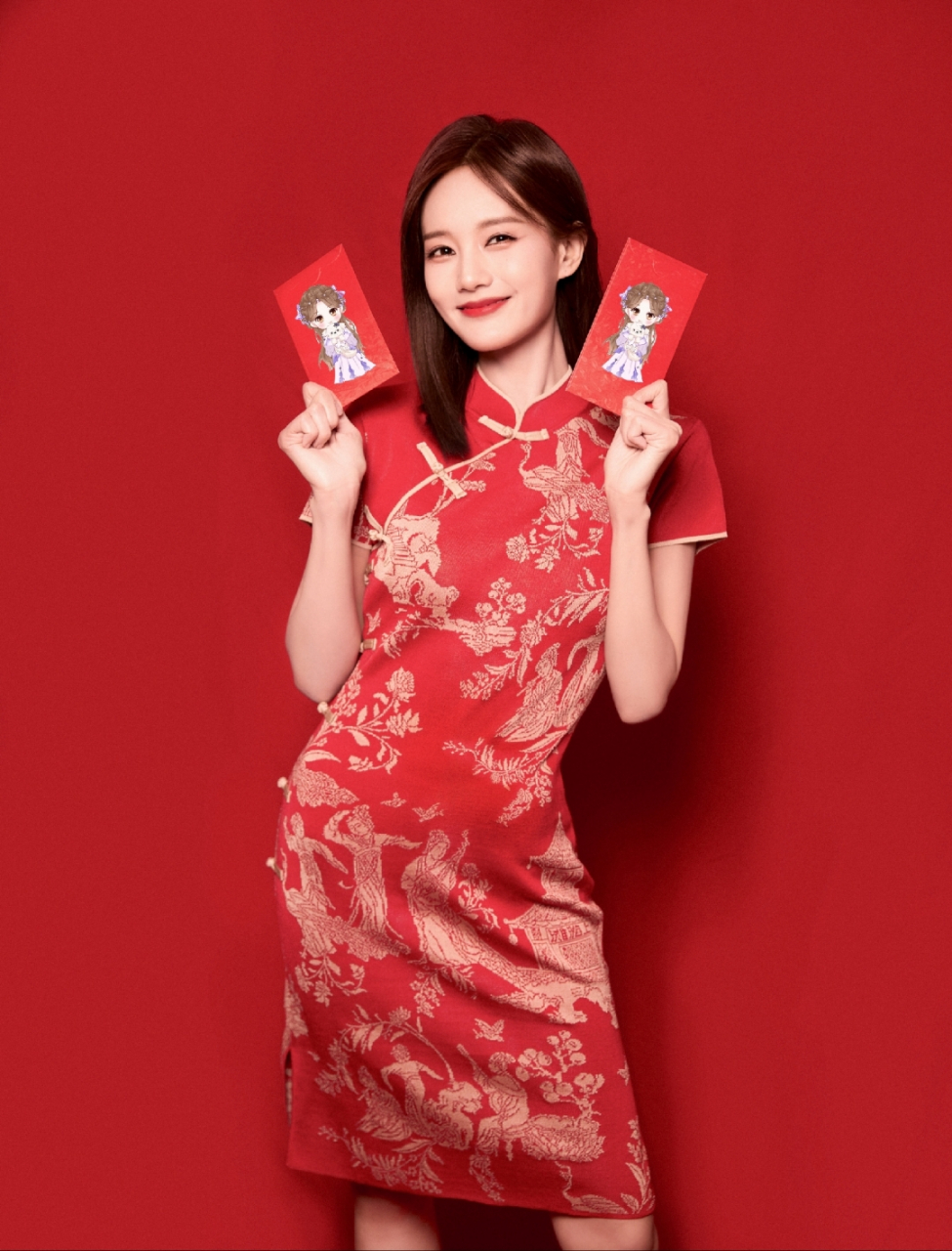 李一桐红色旗袍秀婀娜身姿,笑容甜美而又温暖人心,太美了!