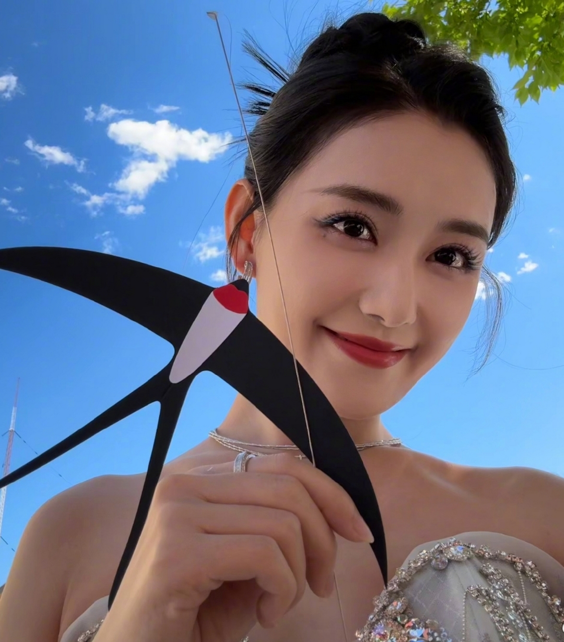 蒋依依薄纱长裙美照,灵动优雅美丽动人,美爆了!