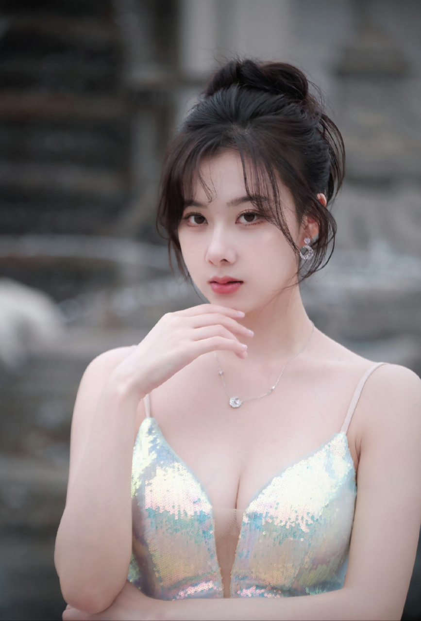 曹曦月身材太有料了吧,先不说火不火,该身材在娱乐圈绝对是首屈一指!