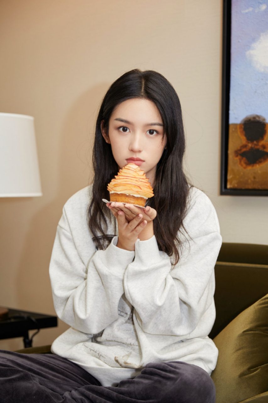 周也可爱动作大赏,好美的颜值让人心动不已!