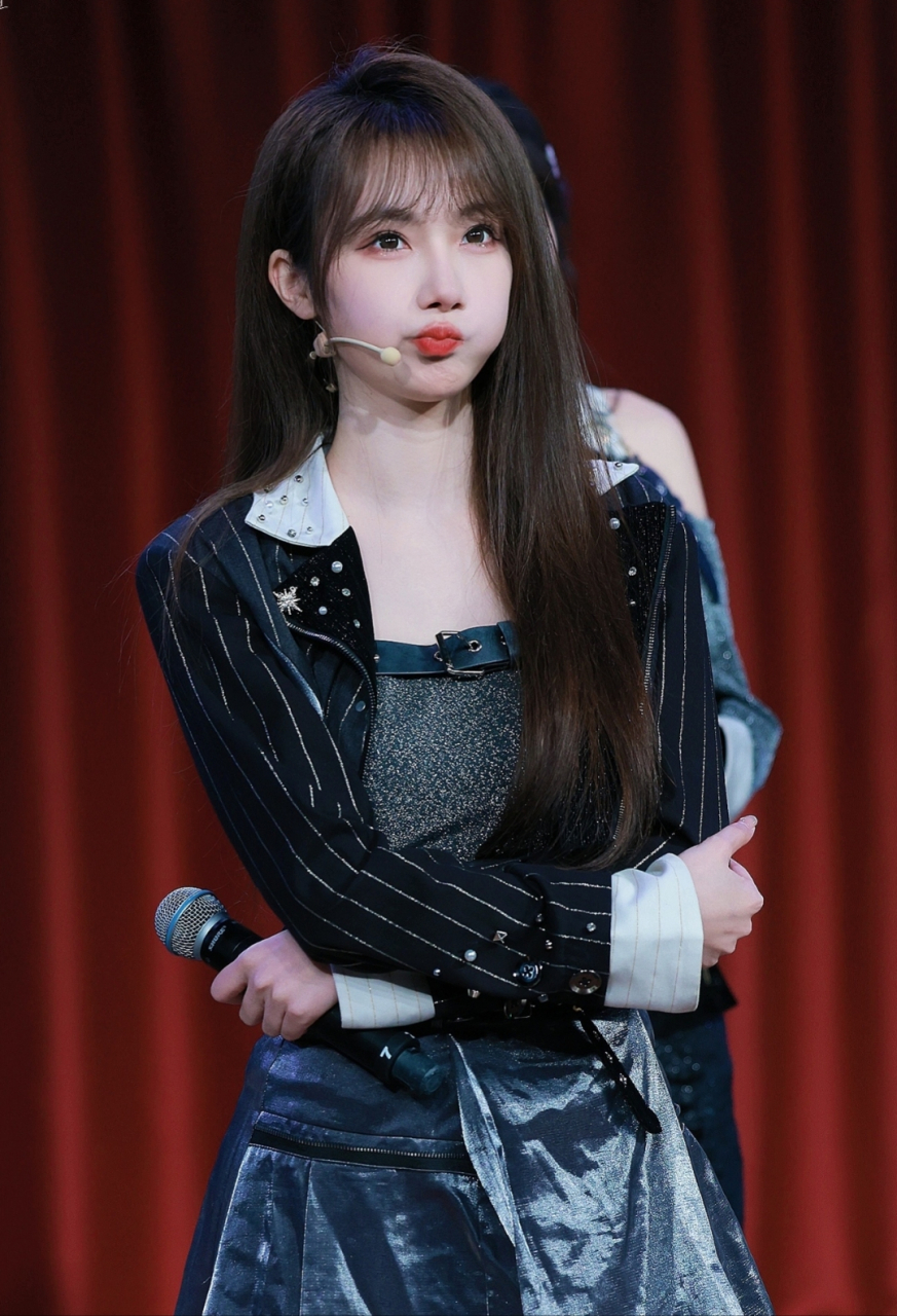 宋昕冉太清纯了,无论是颜值还是神情都那么迷人!