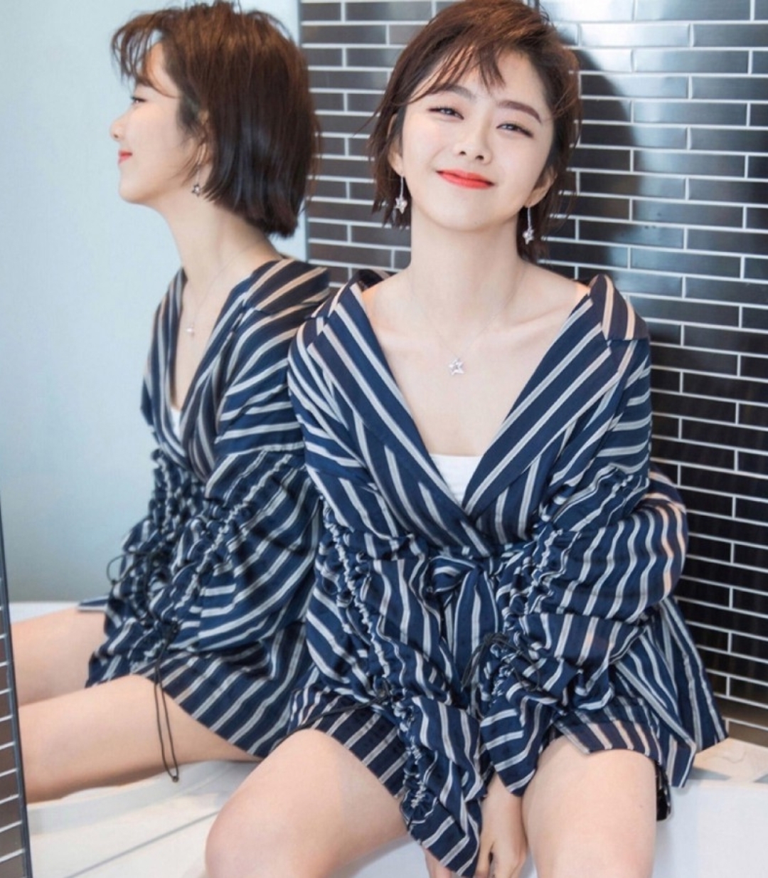 谭松韵格子衫绝美照,笑容灿烂迷人,美腿白皙性感,太撩人了!