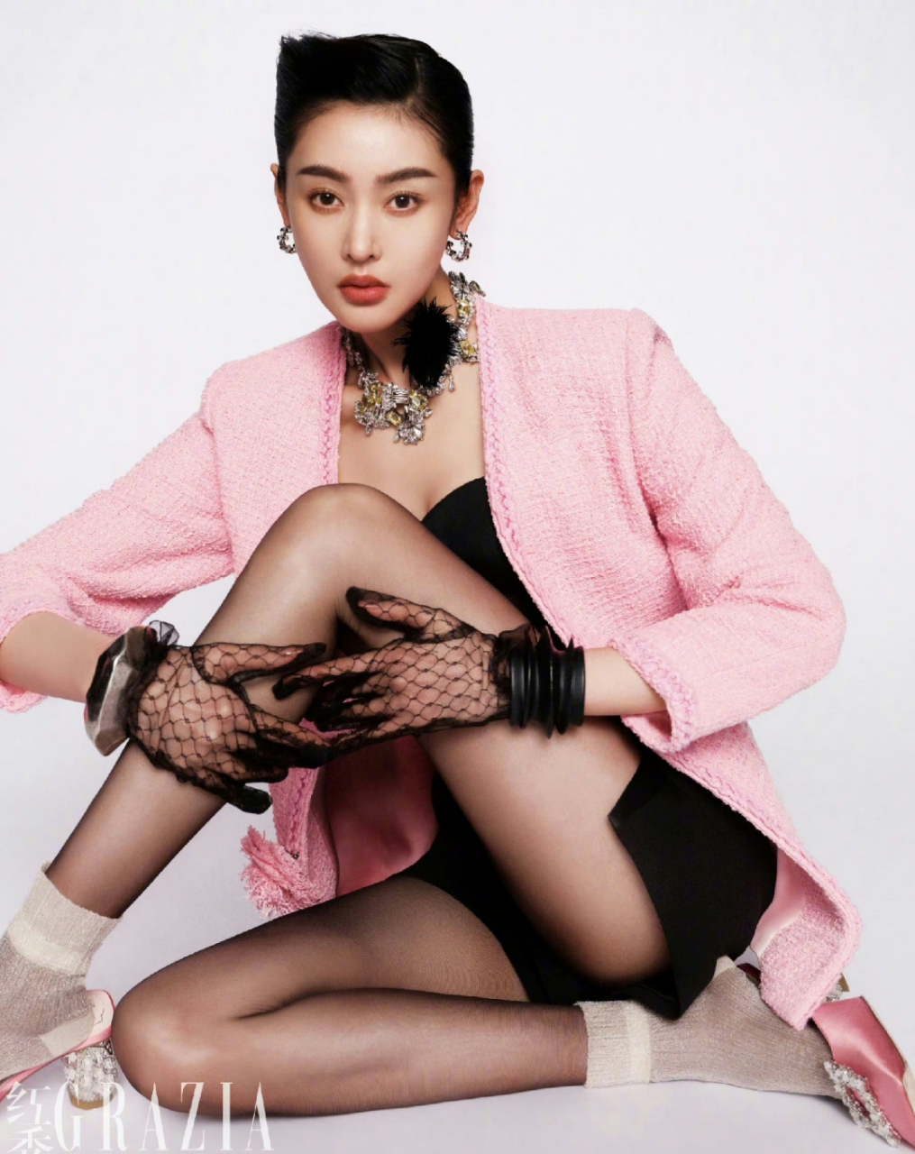 张天爱渔网袜,黑丝与蓝色网袜美照,你更喜欢哪一款?