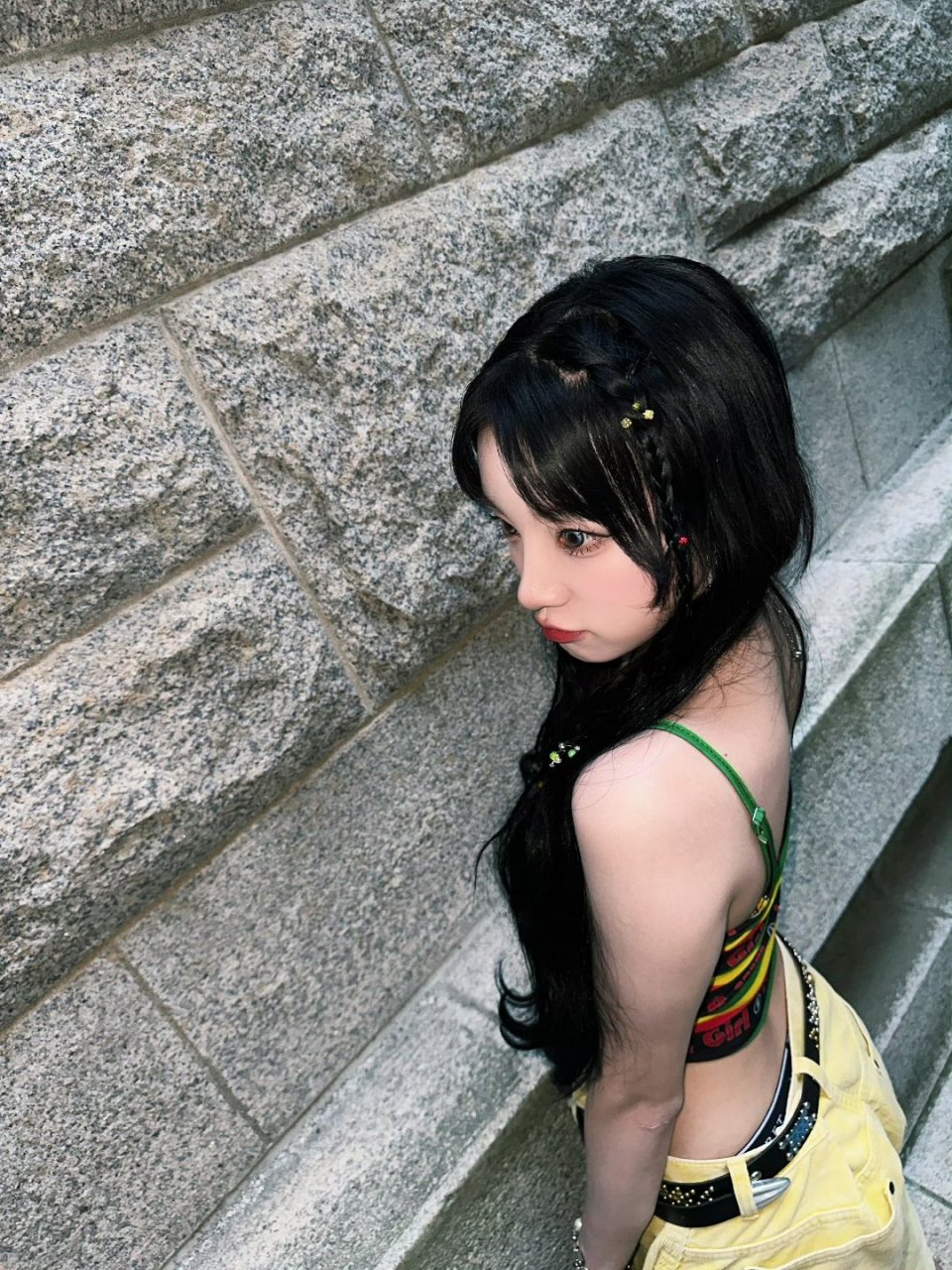 宋雨琦露脐衣自拍大放送,迷人肚脐水嫩诱人,谁看谁心动呀!