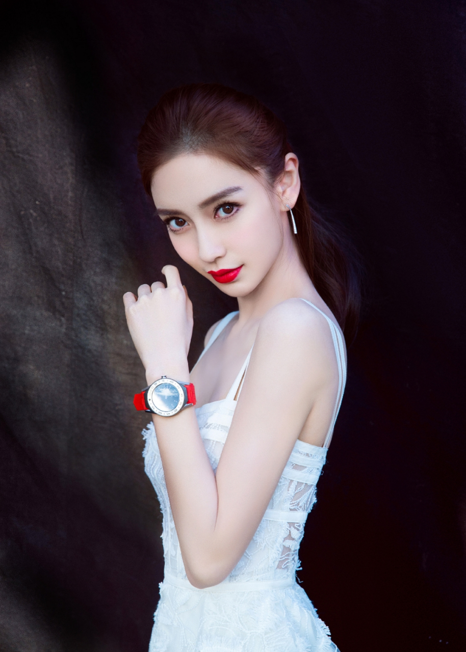 杨颖性感红唇美照,在妩媚妖娆这一方面anglebaby有点无解呀!