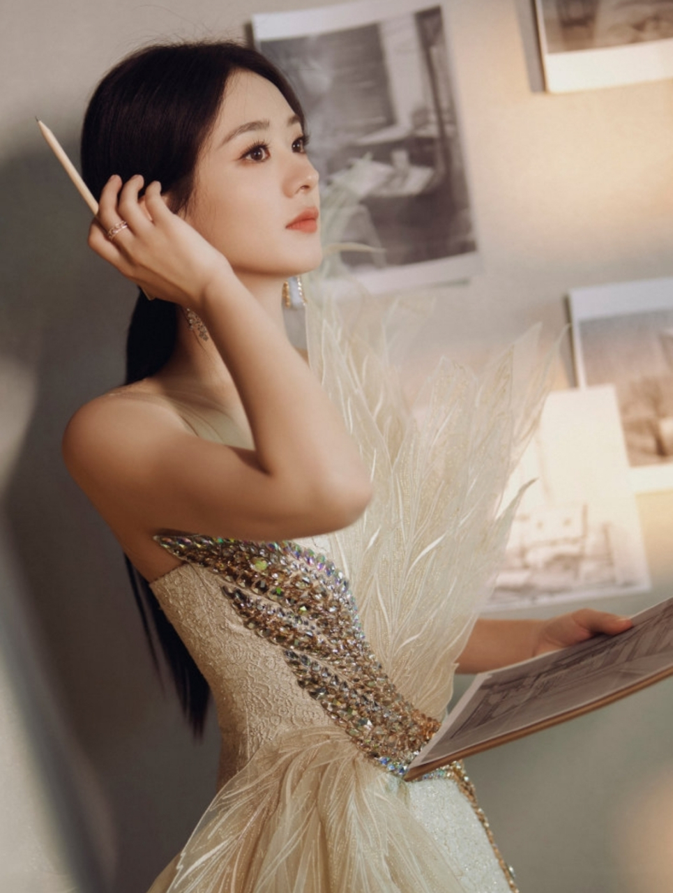 赵丽颖金色礼服大赏,优雅高贵让人望而止步,妥妥的一位魅力女神!