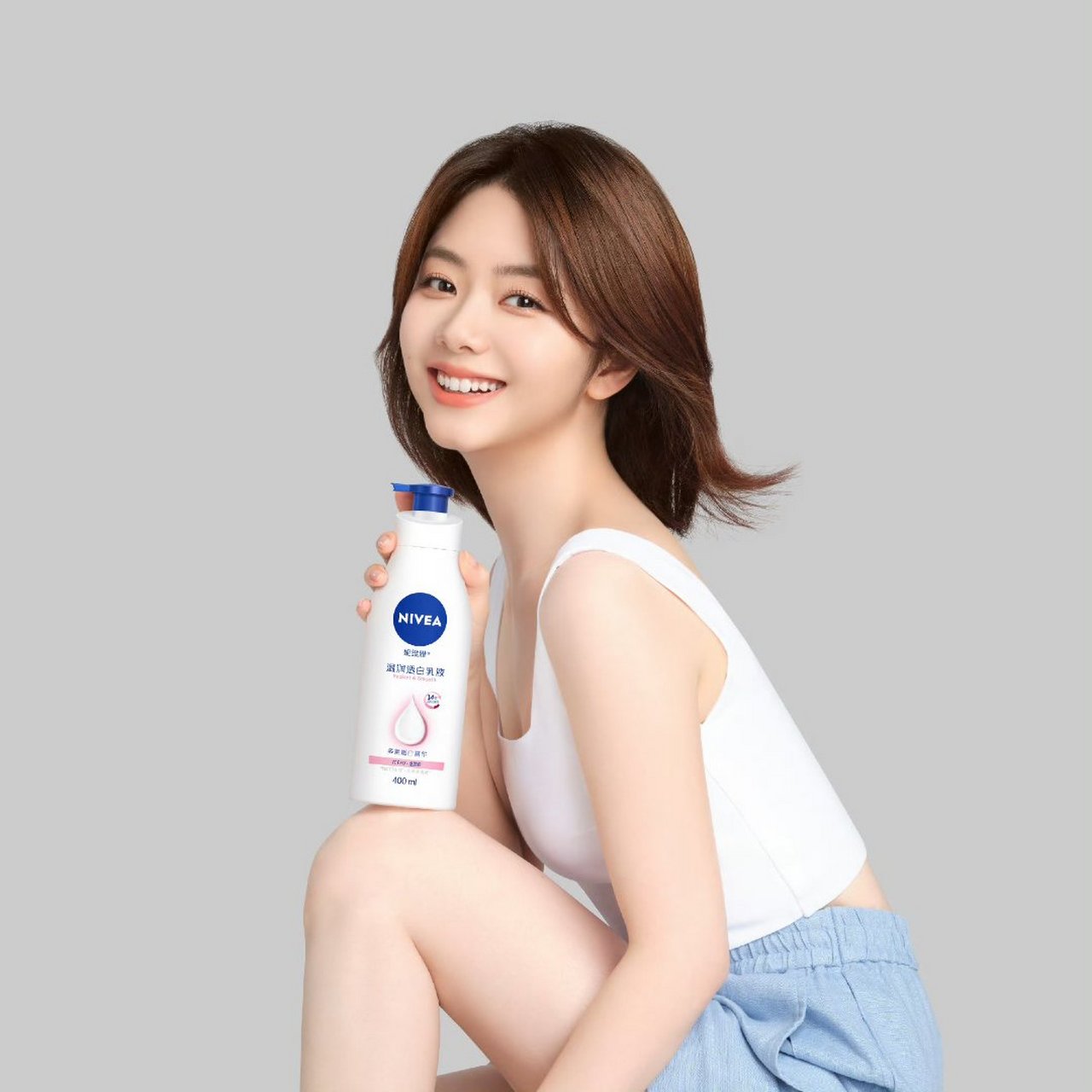 找谭松韵做代言就对了,不仅身材性感,这微笑没有几个人能抗拒!