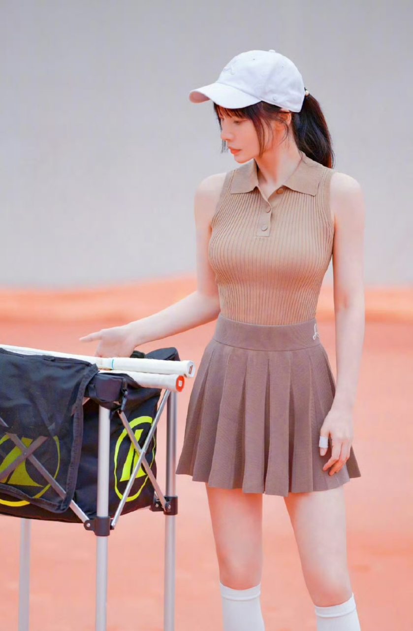 柳岩紧身衣配超短裙太爆炸了,这诱惑力直线飙升,太性感了!