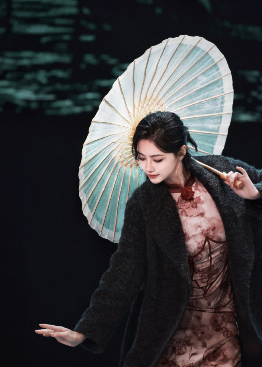 许佳琪古装舞台照曝光,江南美女气质十足,太迷人了!