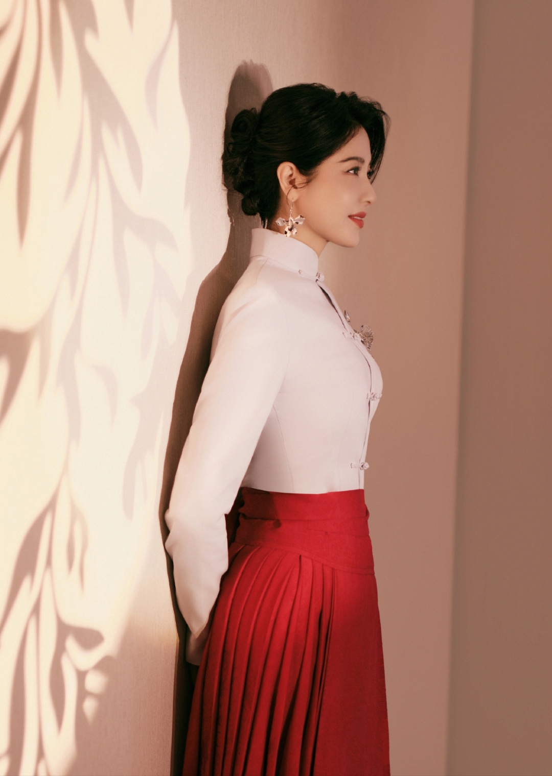 曾黎马面裙绝美写真,身材丰满气质迷人,成熟女性的魅力展现的淋漓尽致