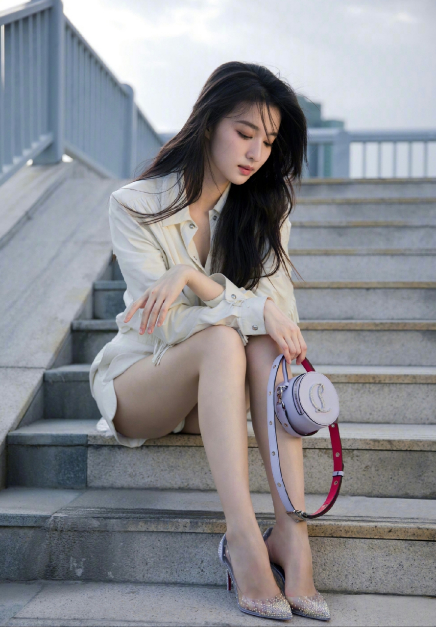 王楚然美腿玉足写真,光滑水嫩撩人至极,太美了!#2月图文动态激励计划