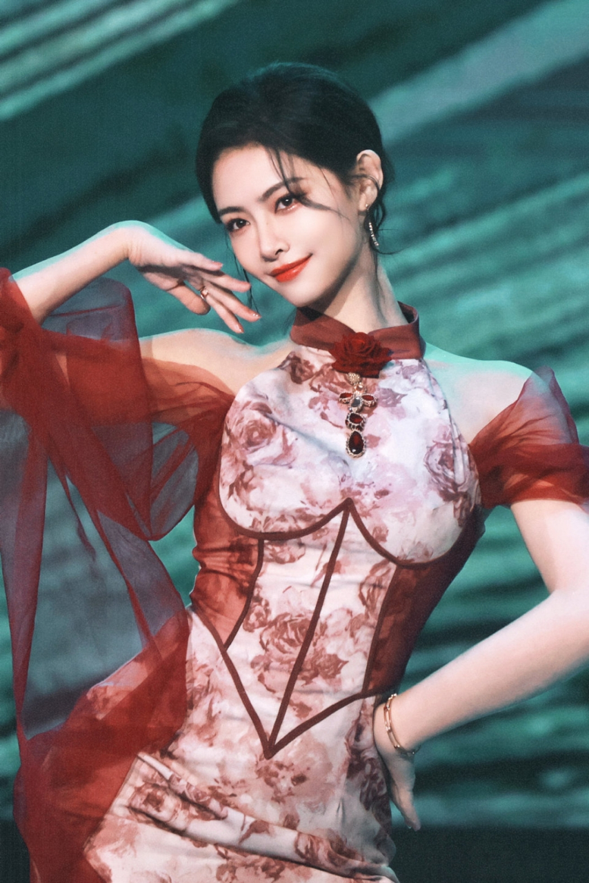 许佳琪古装舞台照曝光,江南美女气质十足,太迷人了!