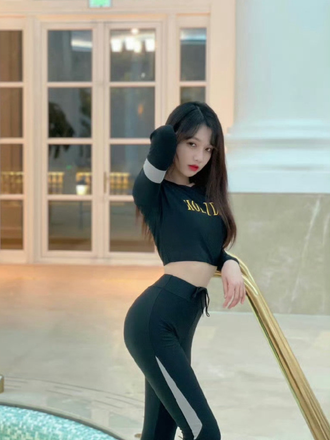 宋昕冉这身材太顶了,翘臀弧形优美撩人,让人心动不已!