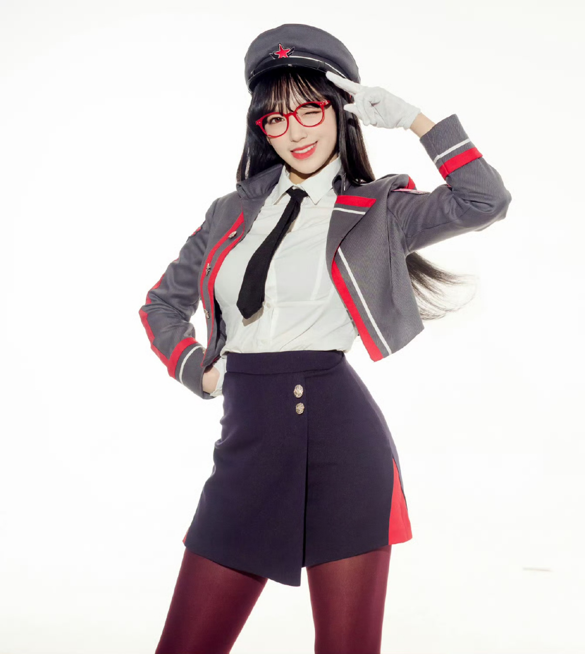 程潇红色丝袜cosplay,这双美腿太顶了,看的人热血沸腾,太诱人了!