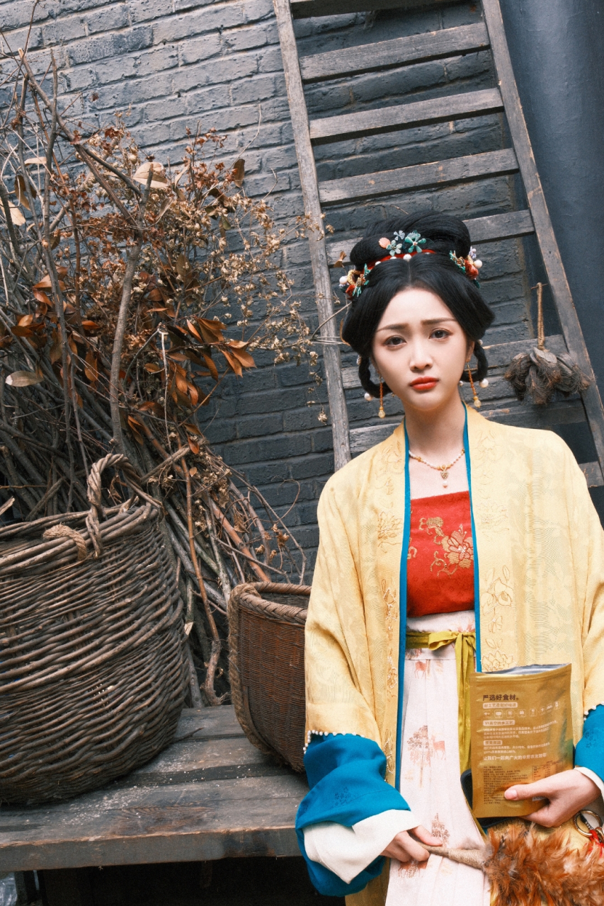 吴宣仪古装造型亮相,满满的贵妃气质,可爱与高贵气质并存!