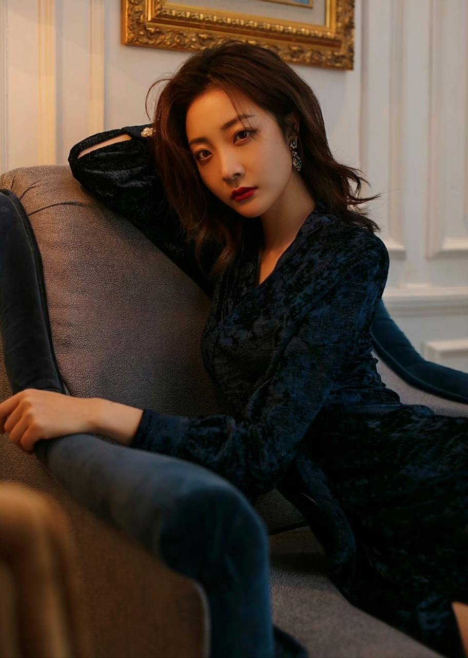 苑子艺性感美腿写真,这应该属于力量型美腿吧!