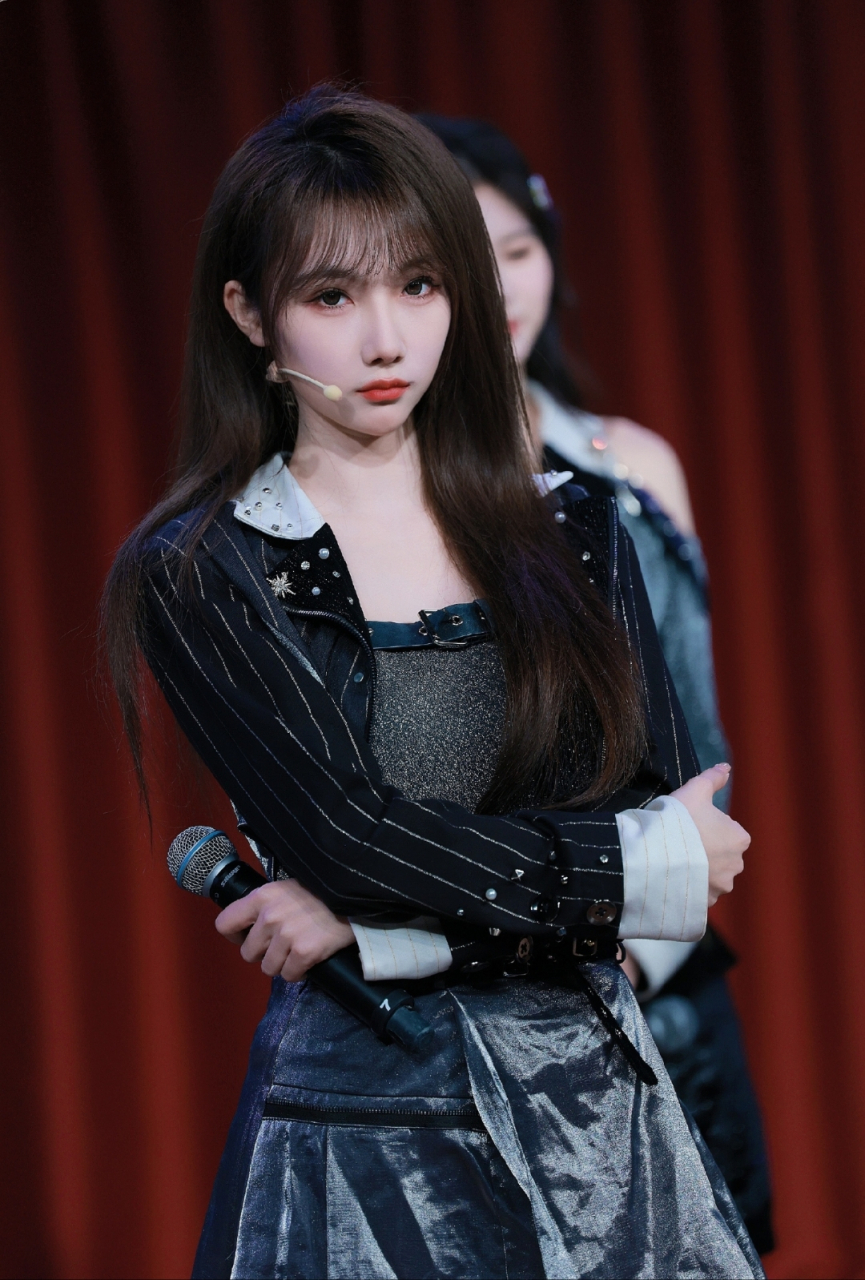 宋昕冉太清纯了,无论是颜值还是神情都那么迷人!