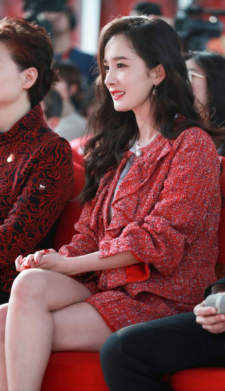 杨幂美腿近距离欣赏,白皙诱人看的人欲血沸腾!#2月图文动态激励计划