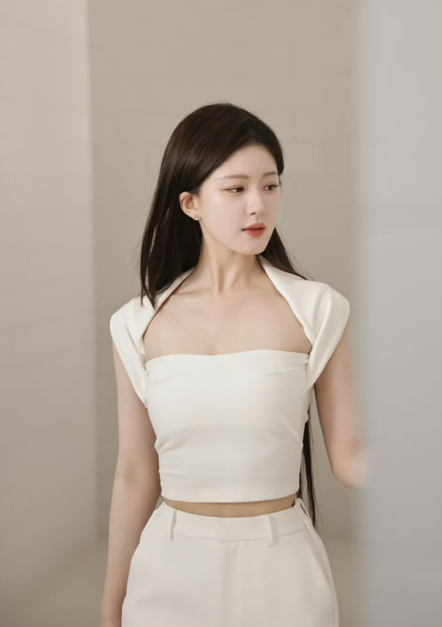 赵露思抹胸衣写真,这身材太顶了,看似不够丰满,实则诱人至极!