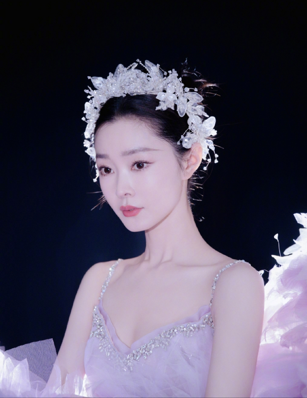 宋轶吊带长裙绝美照,仿佛一只精灵仙子,让人一见倾心不能自拔!