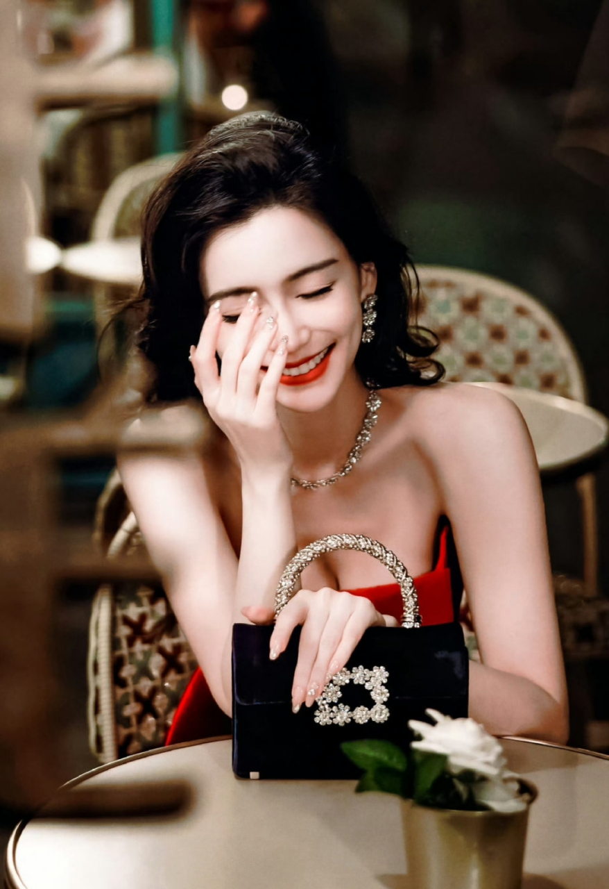 anglebaby性感红裙写真,丰满身材根本挡不住,要流鼻血了!