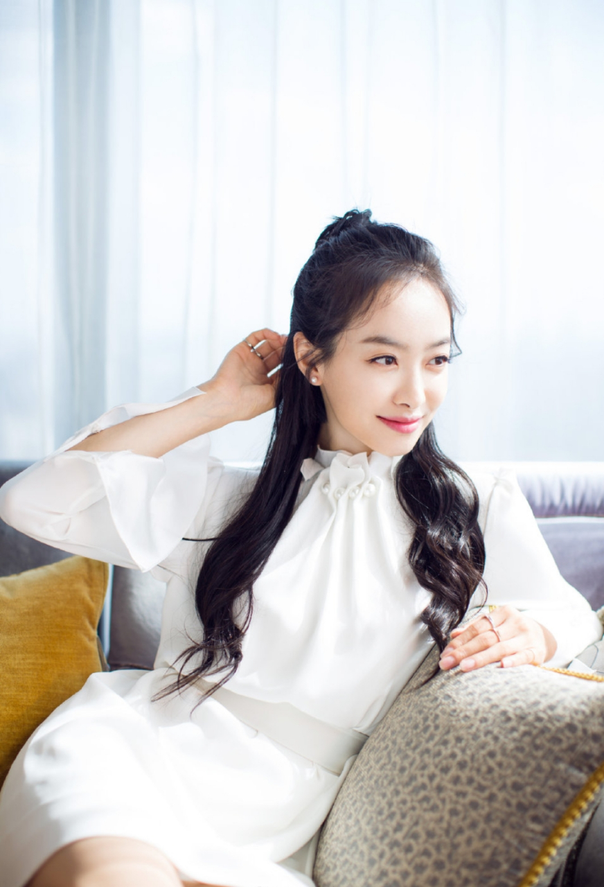 宋茜短发vs马尾辫,小伙伴们更喜欢那种风格?