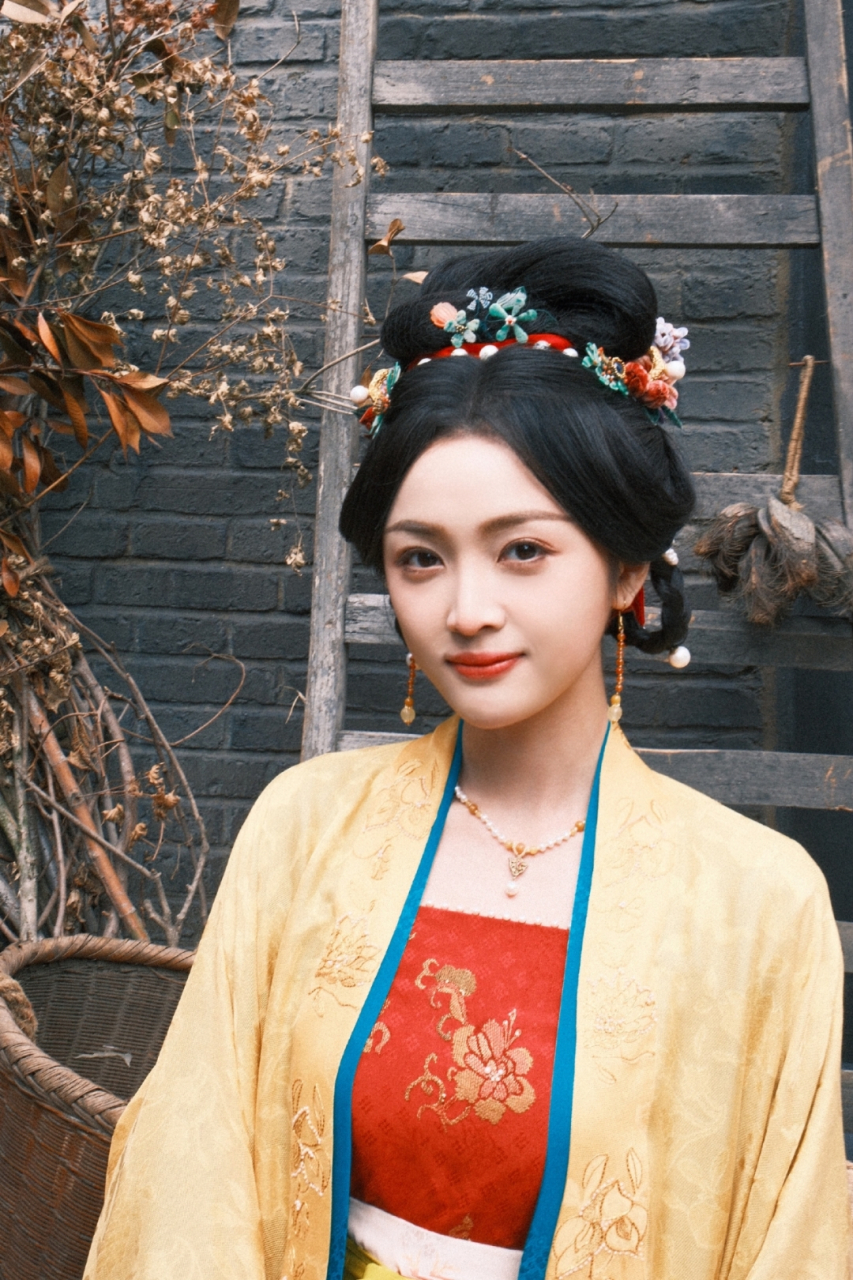 吴宣仪古装造型亮相,满满的贵妃气质,可爱与高贵气质并存!