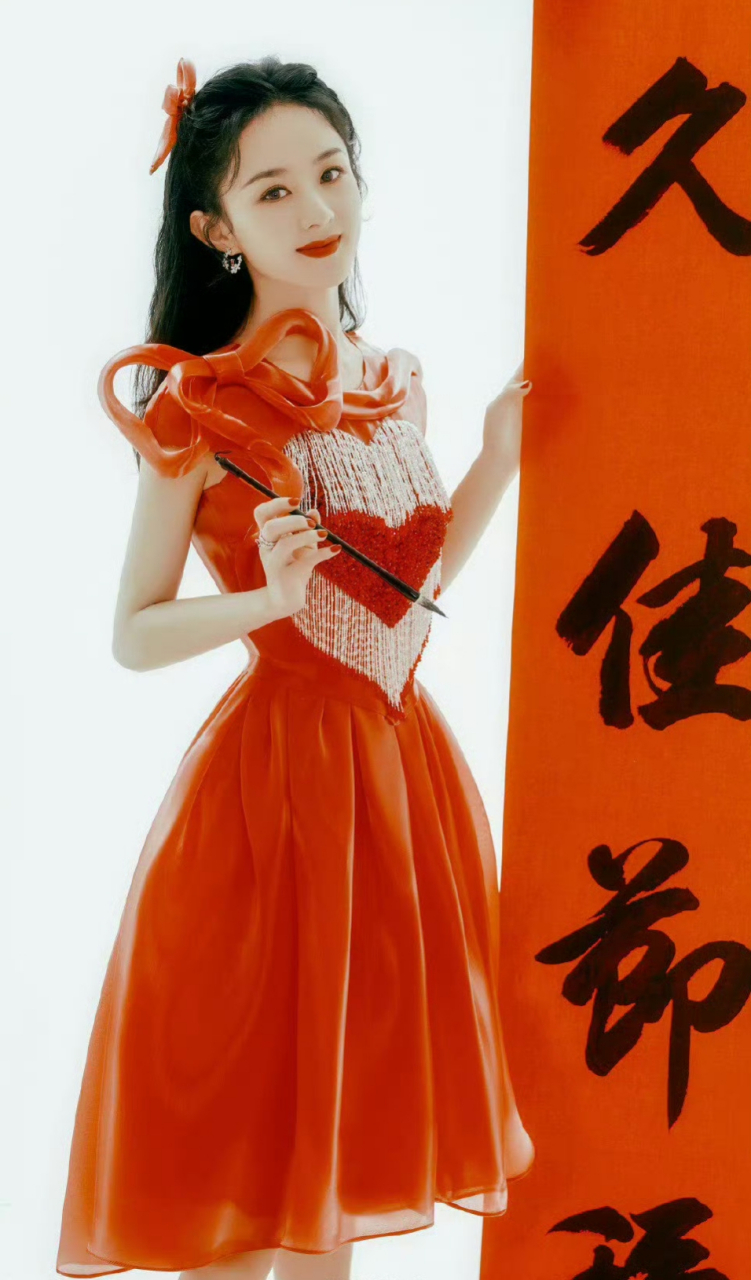 赵丽颖一身喜庆红裙甜美可爱,好想拥有这位绝世佳人!