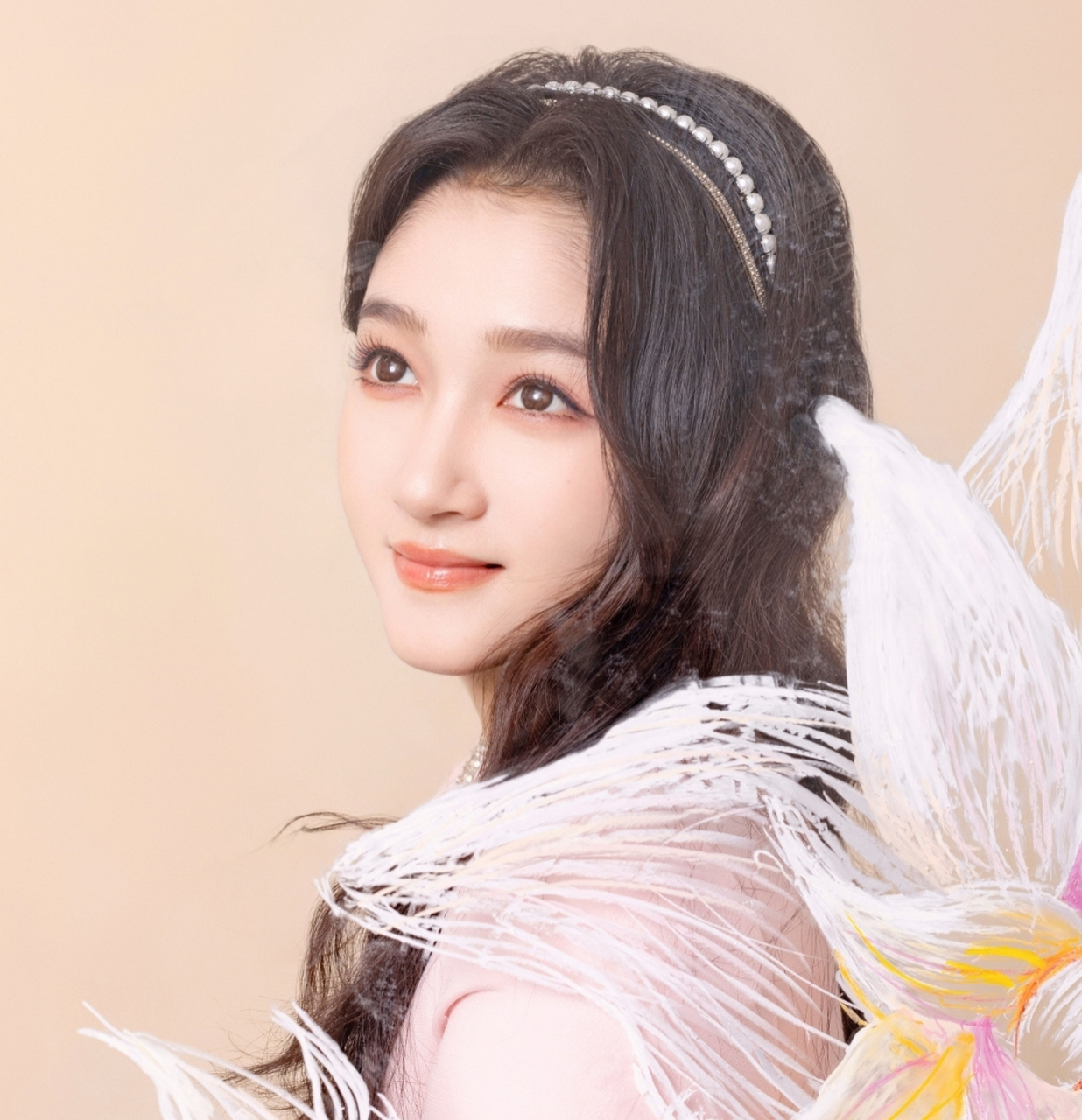 关晓彤粉色连衣裙写真,甜美可爱深入人心,真是迷人至极!