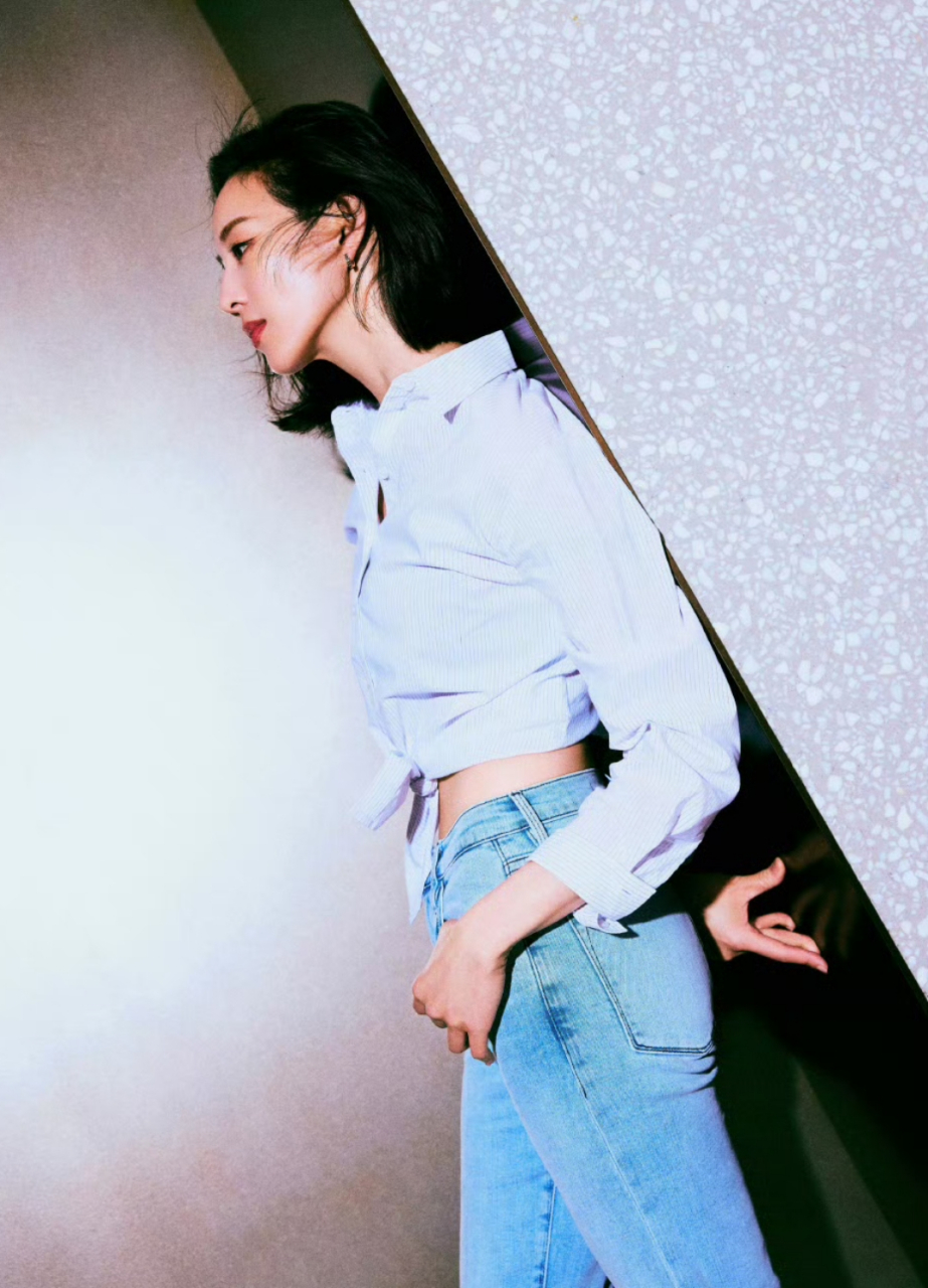 张钧甯牛仔裤大长腿秀,这身材太顶了,绝对是傲视群雄!