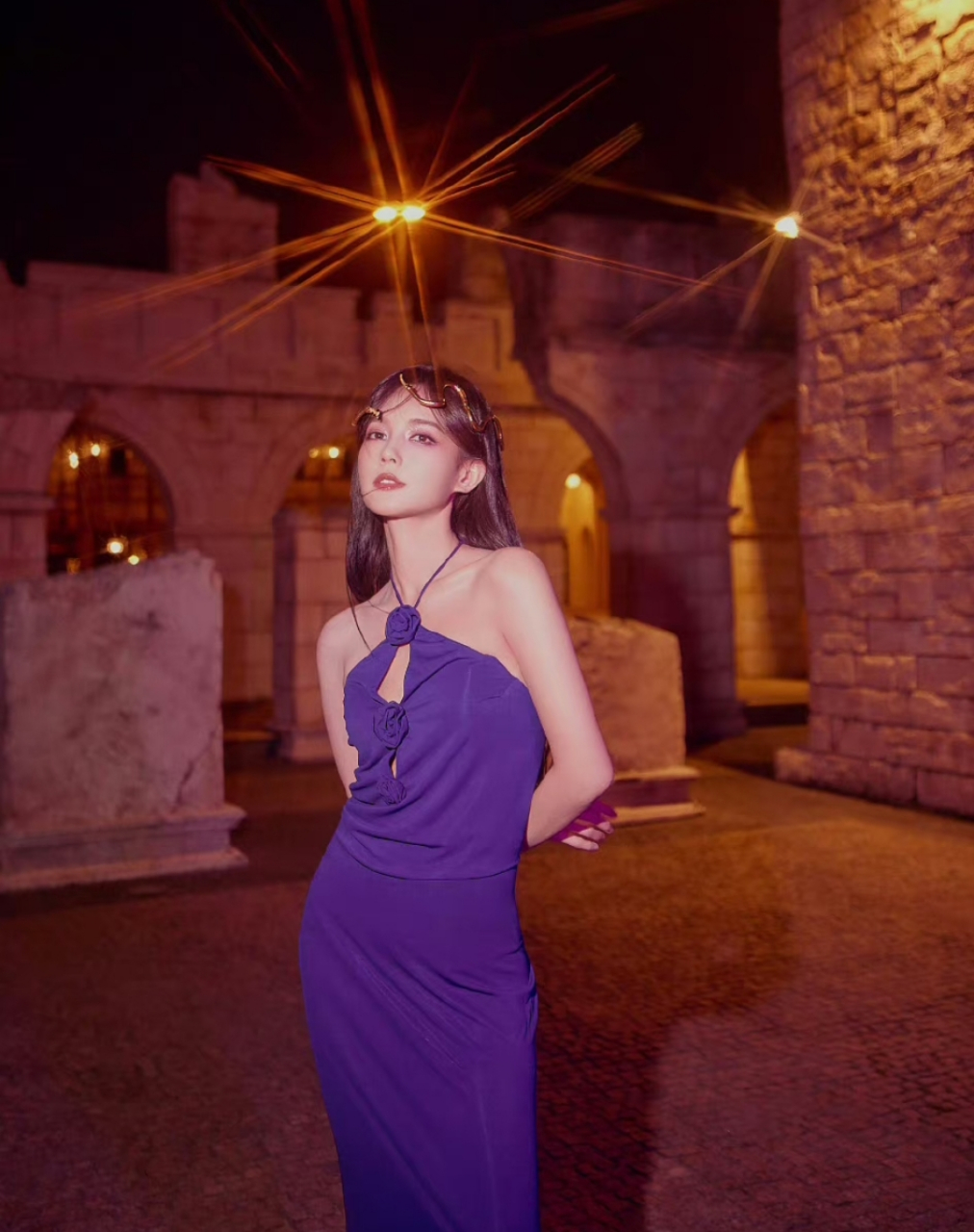 李一桐紫色长裙美照,这赤裸裸的眼神太容易让人误会了!#2024我想说