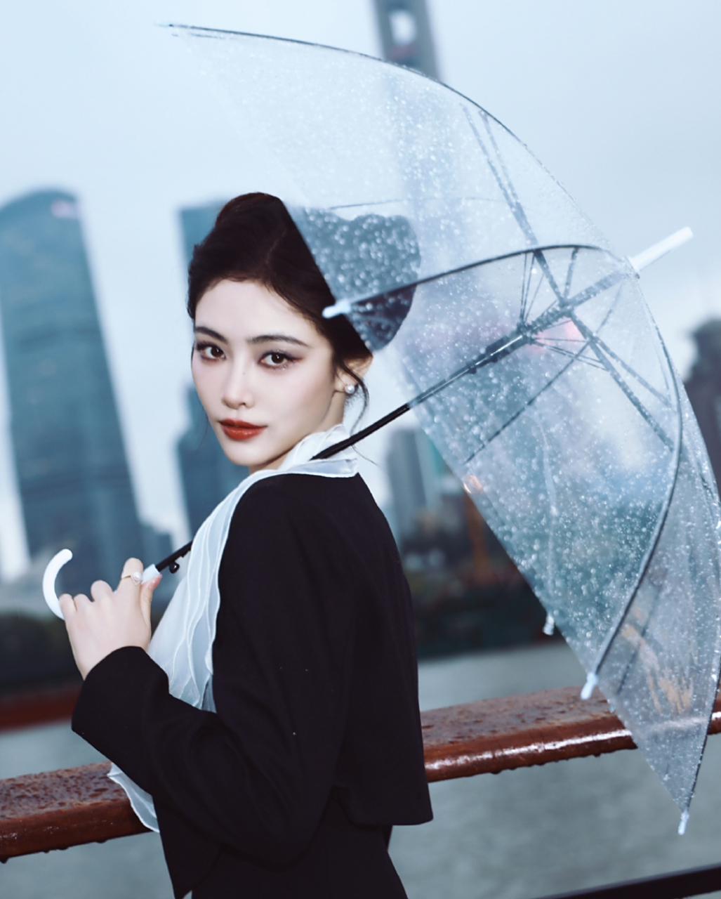 许佳琪开叉长裙写真,美腿纤细白皙让人心动不已!