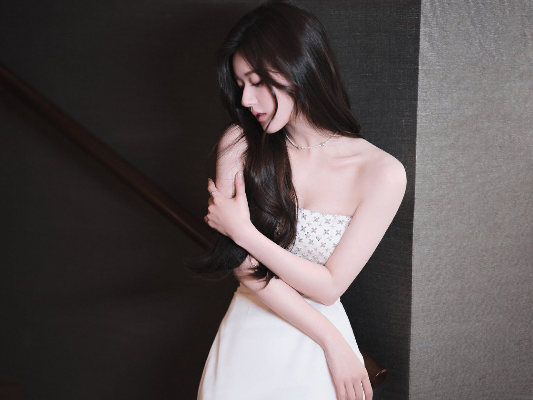 赵露思抹胸长裙写真,这就是明星魅力吗?让人渐渐的沉醉其中!