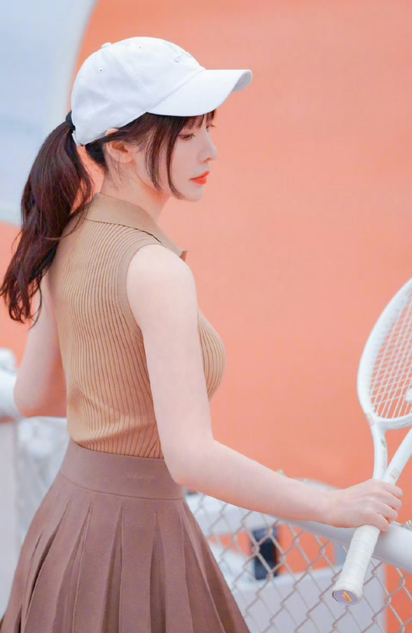 柳岩紧身衣配超短裙太爆炸了,这诱惑力直线飙升,太性感了!