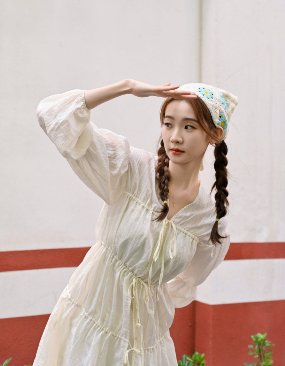张艺凡白色长裙写真,清新甜美可爱迷人,让人心动不已!